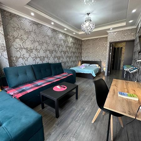 Apartment With City View On Sydykova St. 123 比什凯克 外观 照片