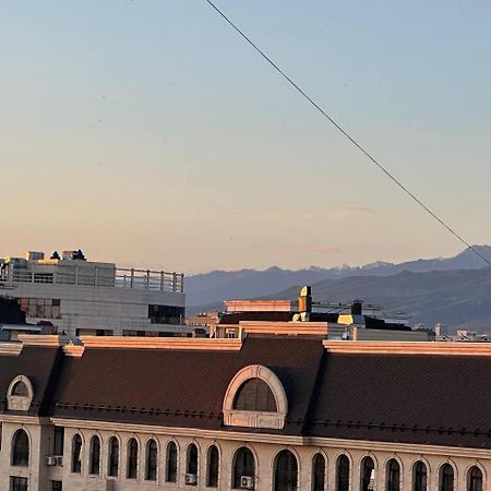 Apartment With City View On Sydykova St. 123 比什凯克 外观 照片