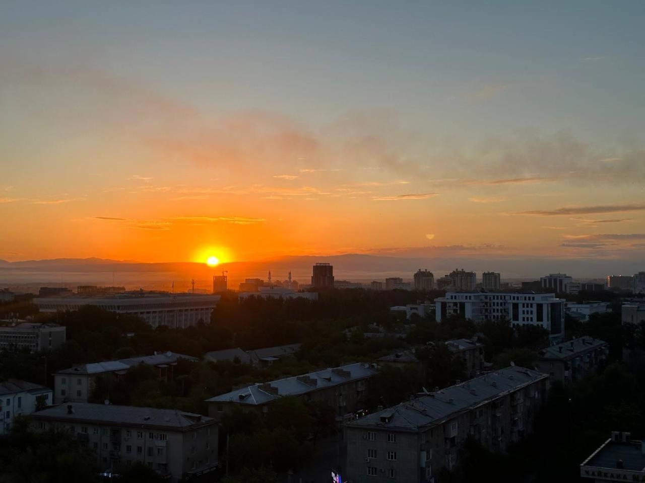 Apartment With City View On Sydykova St. 123 比什凯克 外观 照片